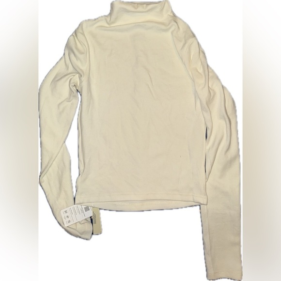 OGL Mid Thermal Thermal Brushed Mock Neck Crop Top
small - Picture 4 of 4